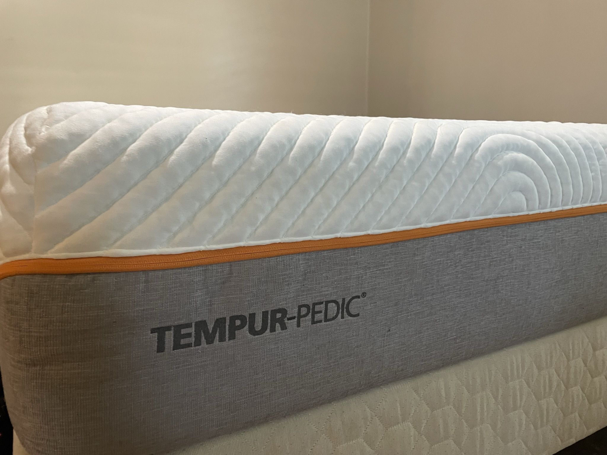 Queen Tempur-Pedic Rhapsody luxe mattress