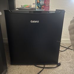 Galanz Mini Fridge 