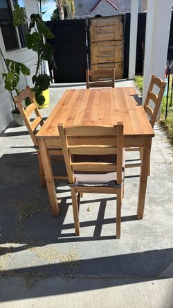 Dining table set