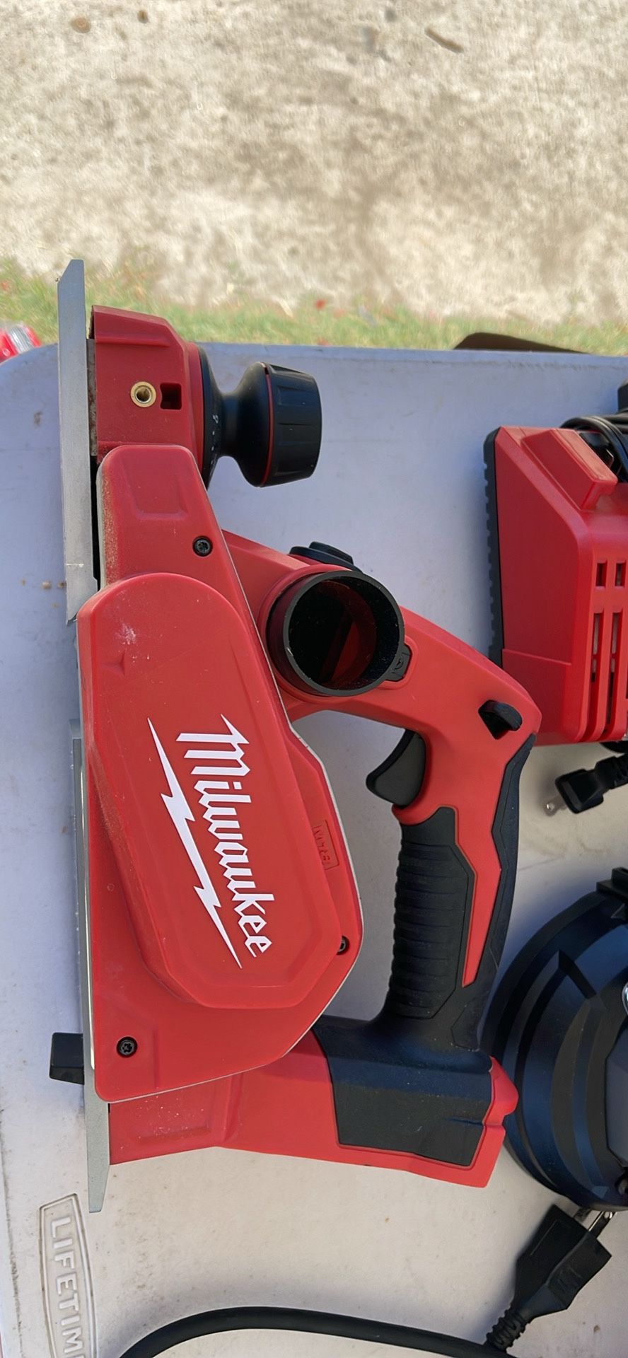 Milwaukee M18 Planer 3-1/4