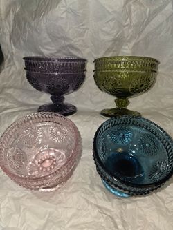 Set of 4 Colored Pressed Glass Bowls. 0902007