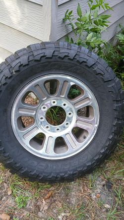 TIRE/RIM 8 LUG FORD TOYO M/T OPEN COUNTRY 33x12.50 R18(ONLY 1 AVAILABLE) $40