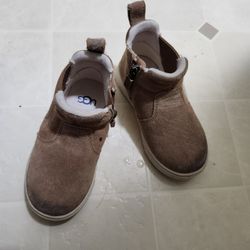 UGGS (Kids size 8c)