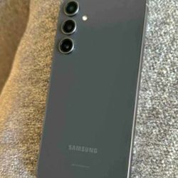 Samsung Galaxy S23 Fe 5g 128gb CRICKET  ( LARGE 6.5 INCH SCREEN ) 