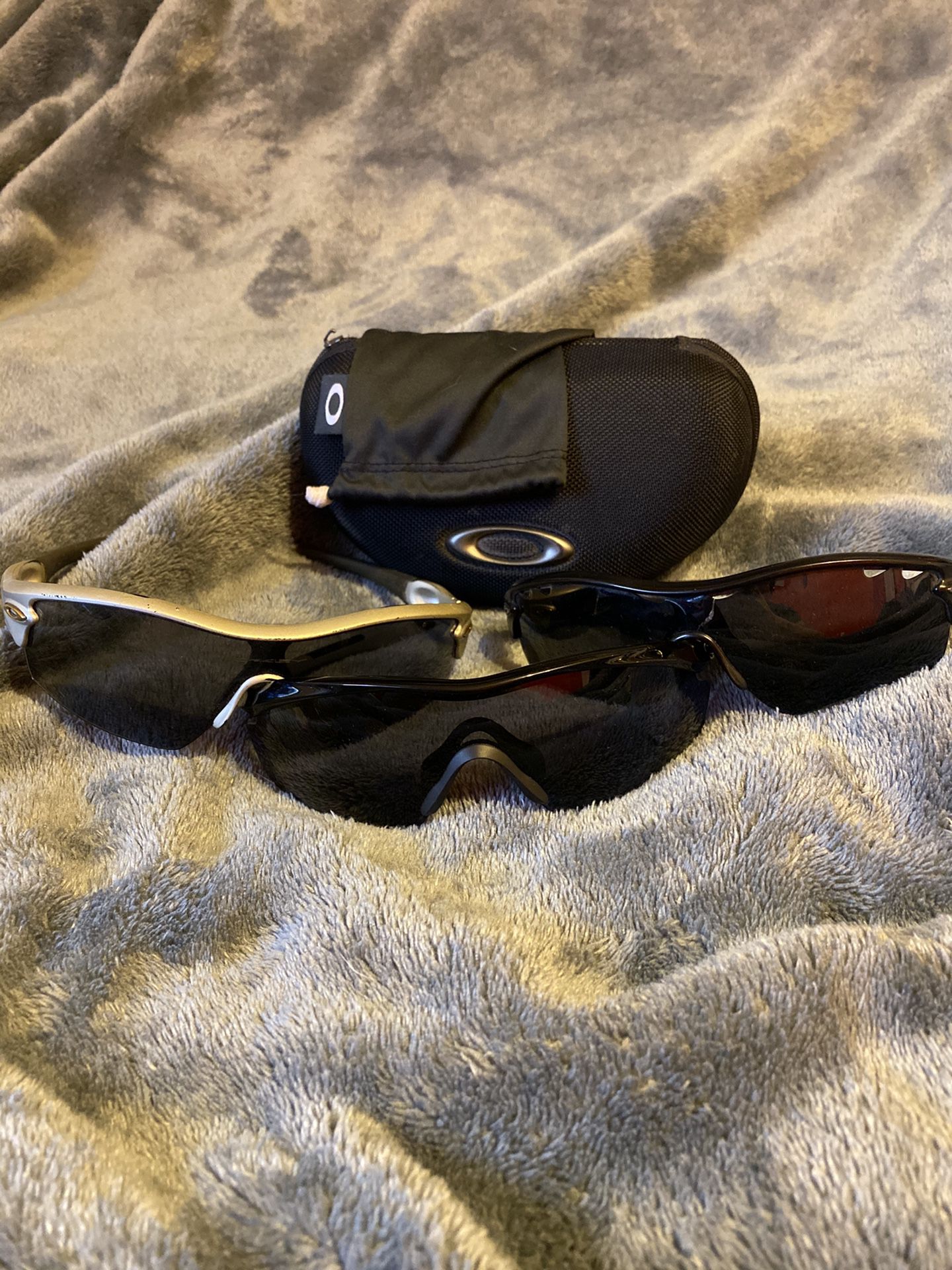Oakley sunglasses: 3 pairs of oakleys