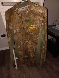 Realtree Xtra Camo Quarter-Zip Long Sleeve Shirt cash only, pck up in dallas