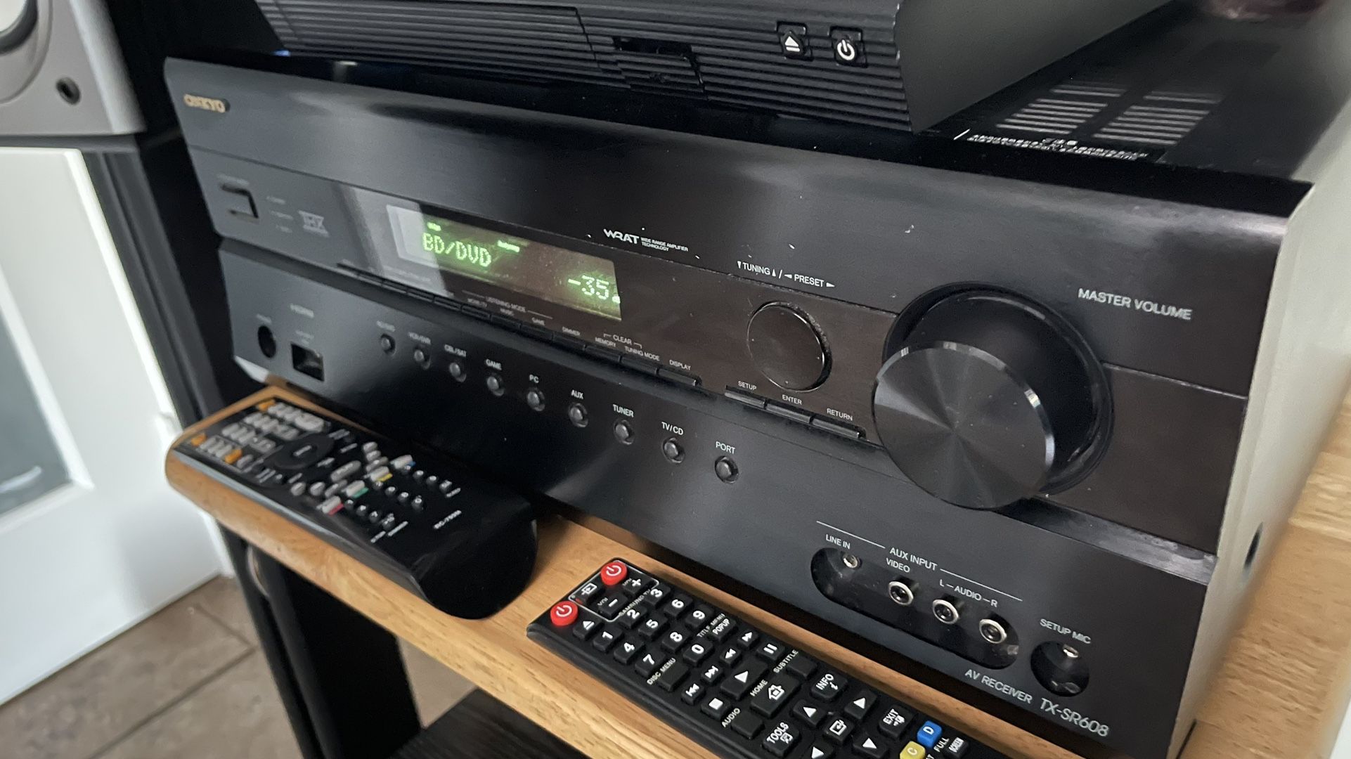 Onkyo TXSR608 Complete 7.2 Channel Home theater set 3Dready HDMI