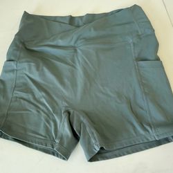 Women’s M biker shorts
