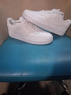 Nike court size 9.5Men