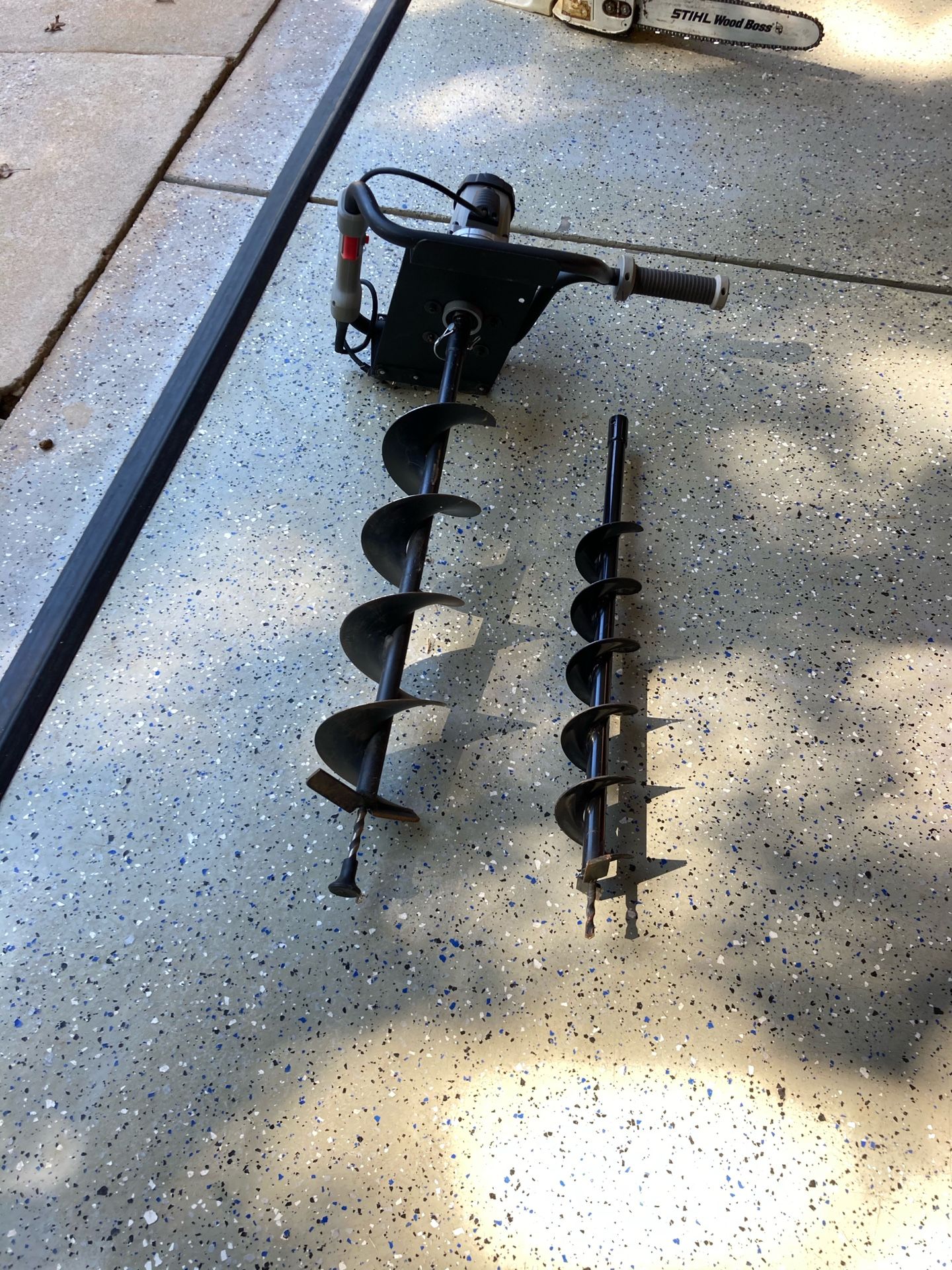 Hiltex electric post hole digger / auger with 2 drill bits