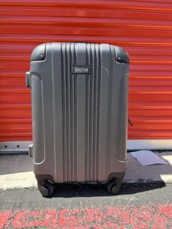 Kenneth Cole Carryon Suitcase