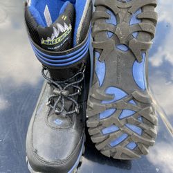 Only Used Once Brand New Sketchers Boots For Kids Check Pic For Size