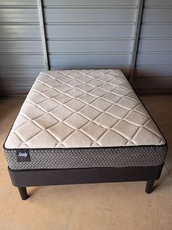 Full size mattress with bedframe ( Free Delivery if Needed) I'm