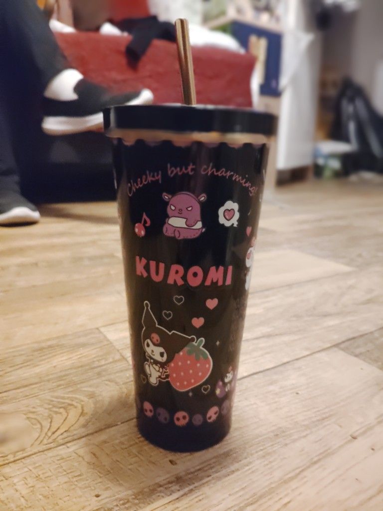TERMOS DE KUROMI Y HELLO KITTY CADA UNO CUESTA