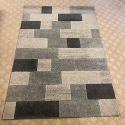 5”x 7’3” Area Rug 
