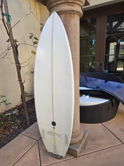 5’11 “ 32.3L short board