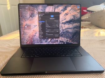 Apple MacBook Pro 16 black. M5 Max - 64 gb ram, 2tb (Open box). in warranty with protection case