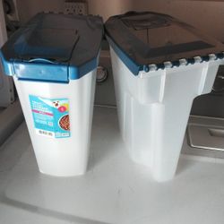Pet food containers 