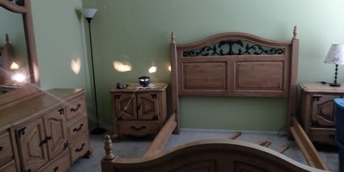 Complete Queen size complete bedroom set