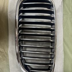OEM BMW 5 Series 2011-2016 Right Hand Grille 188013-10 Front Bumper Replacement
