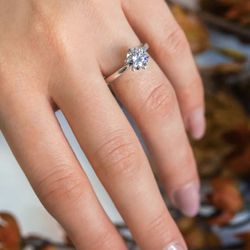 NEW! 1CTW. Round Brilliant Solitaire, Certified Moissanite Gemstone Engagement / Promise Ring, Please See Details ♥️