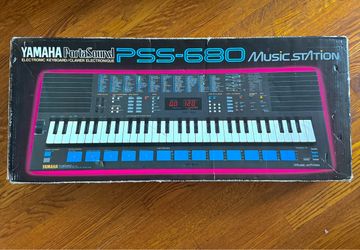 Yamaha PortaSound PSS-680 Electronic Keyboard