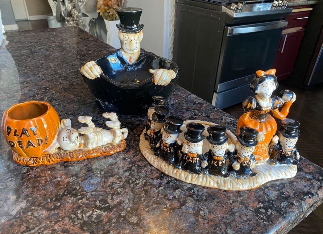 BONEY BUNCH FAMILY YANKEE CANDLE PLAY DEAD BONEY DOG TEA LIGHT / VOTIVE HOLDER, BONEY BUNCH BOWL / CANDY DISH, BONEY WHITE AND 7 DWARFS CANDLE JAR OBO
