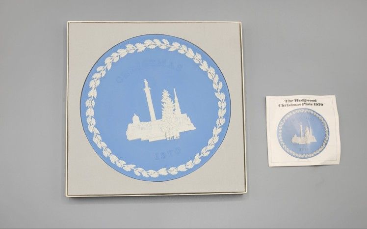 Vintage Wedgwood Blue Jasoerware Christmas 1979 Plate