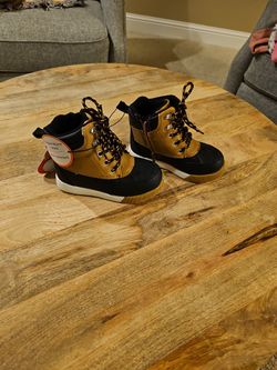 BOYS DUCK BOOT NEW SIZE 10