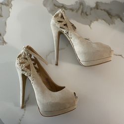 JustFab Ultra High Heels (7.5)