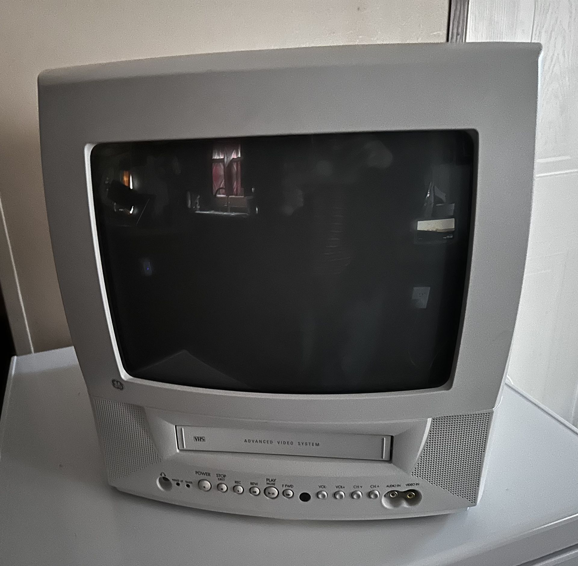 Vintage GE 13” CRT TV & Remote TV/VCR Tested ( Works) No Remote.