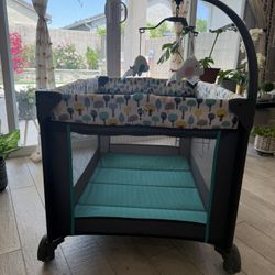 Portable Baby Crib/ Playpen With Detachable Bassinet-Like New