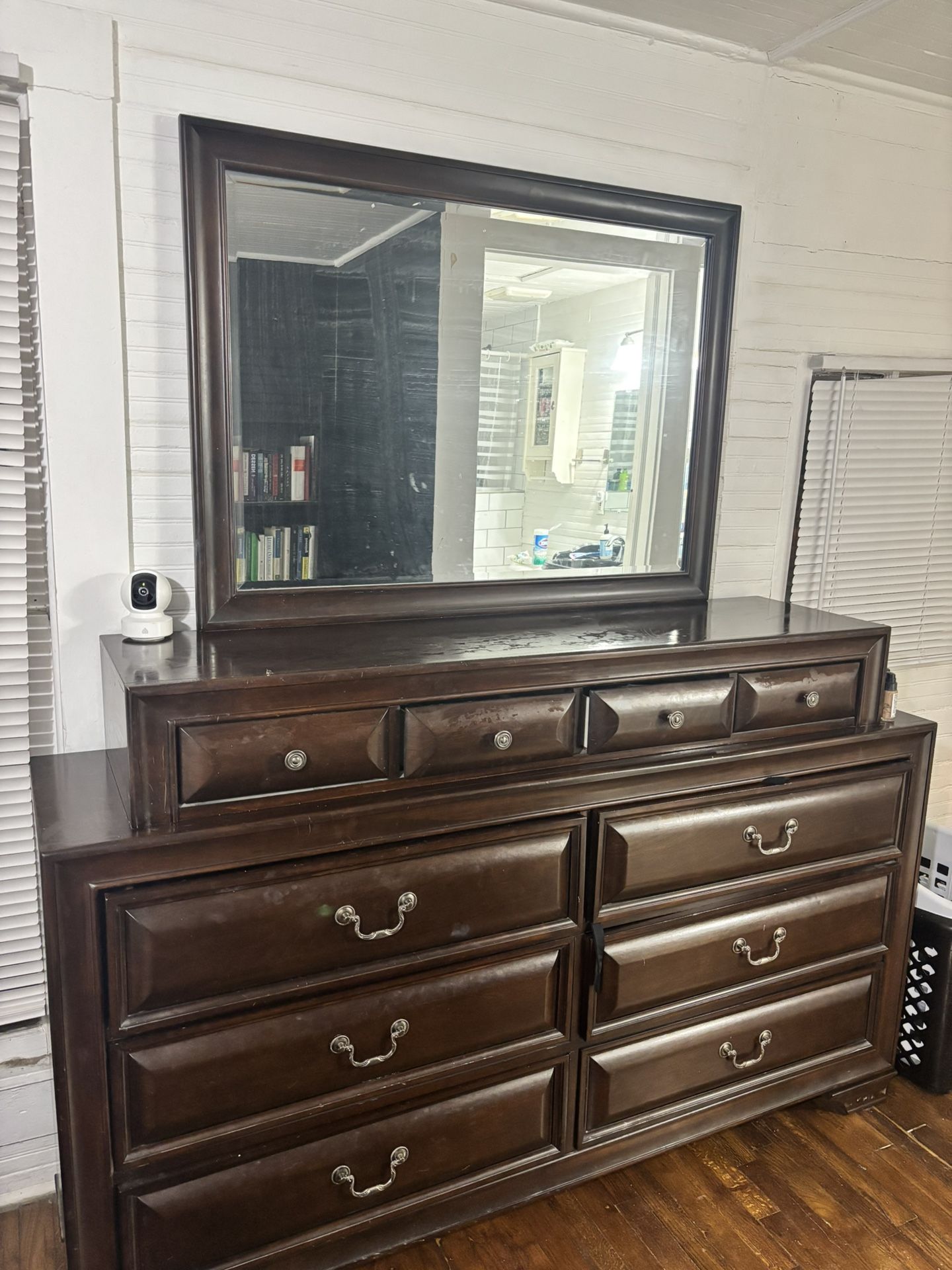 Oak wood Dresser With Mirror 