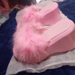 Sugar Thrills Dolls Kill 6 Inch pink fuzzy wedges brand new never worn size 8