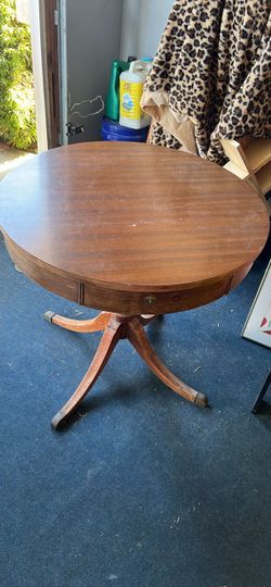 Corner table