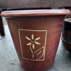 Large Red Pot With Flower Accent  - Correction 