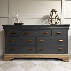 Timeless gray dresser 9 drawers / nursery / TV stand