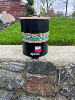 Small Soft Close Step Trash Bin (NEW)