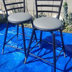 Set of 2 Stools