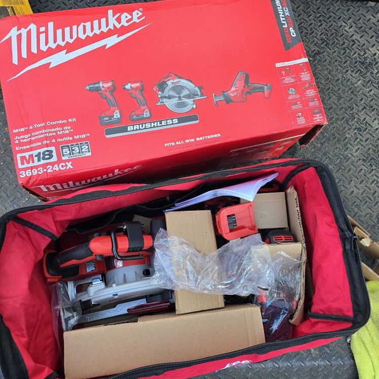 Milwaukee M18 18-Volt Lithium-Ion Brushless Cordless Combo Kit (4-Tool) with 2-Batteries, 1-Charger and Tool Bag