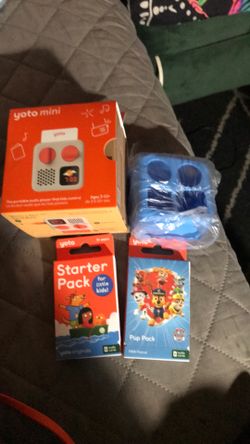 Yoto mini with case and 2 cartridges