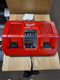 NEW Out Of Box Milwaukee M18 Dual Bay Rapid Charger 48-59-1802