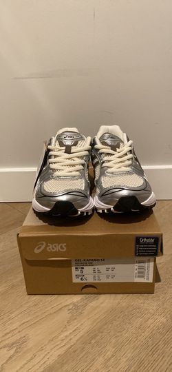 ASICS Cream/black Size 5