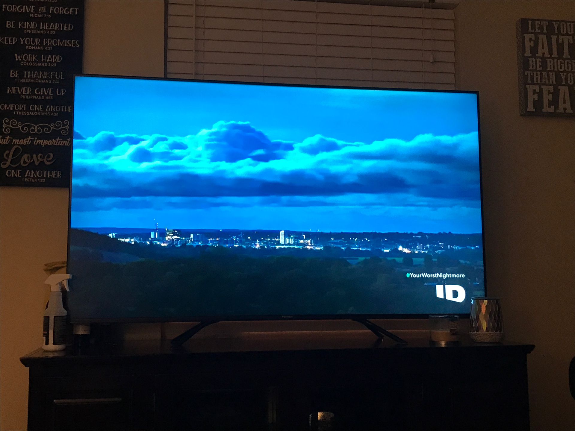 65 inch hi-sense H8F ULED 4K -in absolutely perfect condition