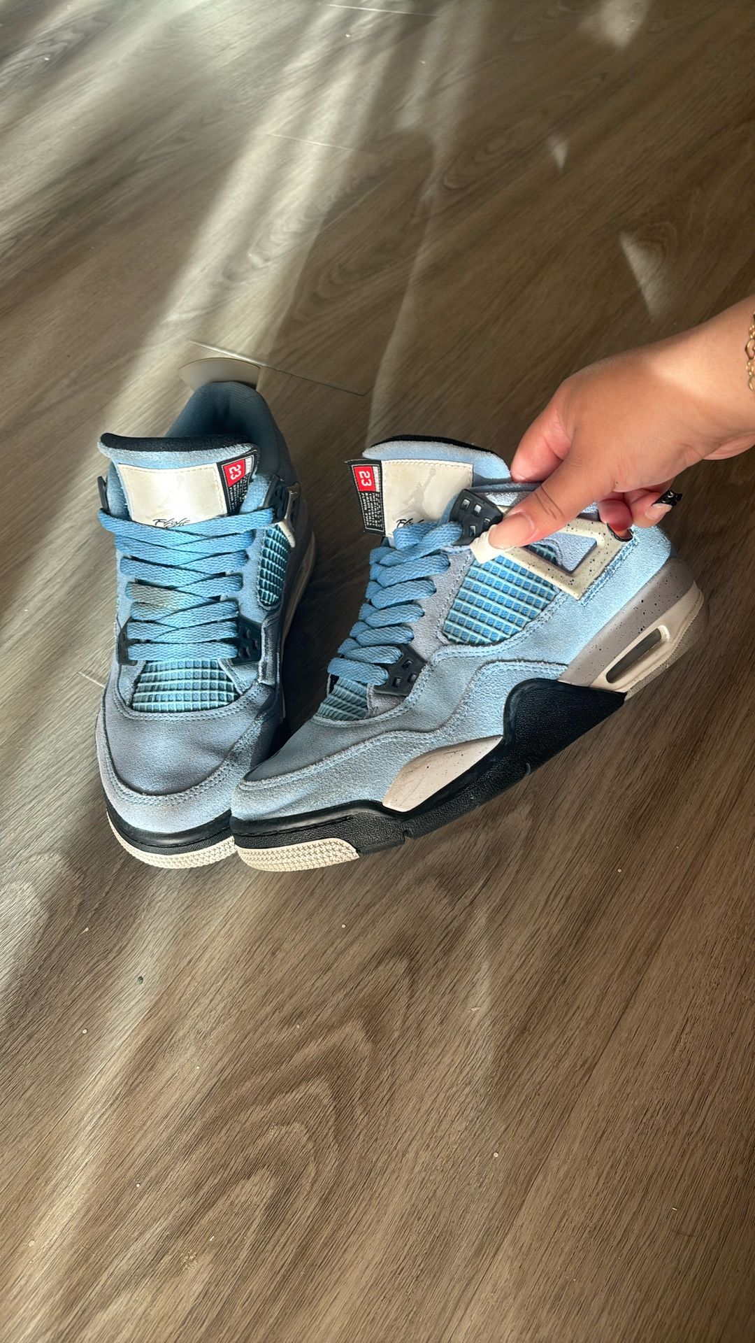 Authentic Air Jordan 4 Retro “University Blue” size 6Y