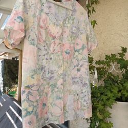 SCRUB TOP Ladies Size MEDIUM Pastel Soft Print 