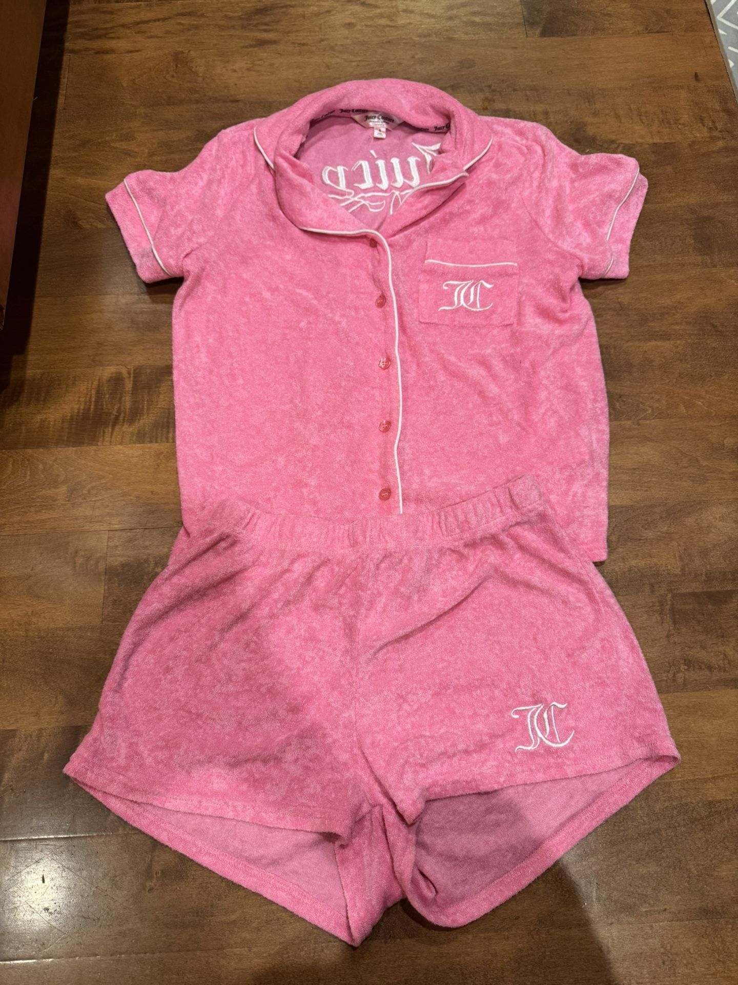 Woman’s new without tags Juicy Couture pajama set shipping available