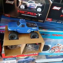 1/32 Scale RC Rock Crawler, Red cat racing ascent 32 v2