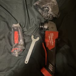 M18 Fuel 4 1/2in - 5in Grinder w/ Paddle Switch