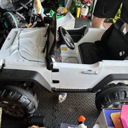 Free 12V Battery Car- Needs New Battery 